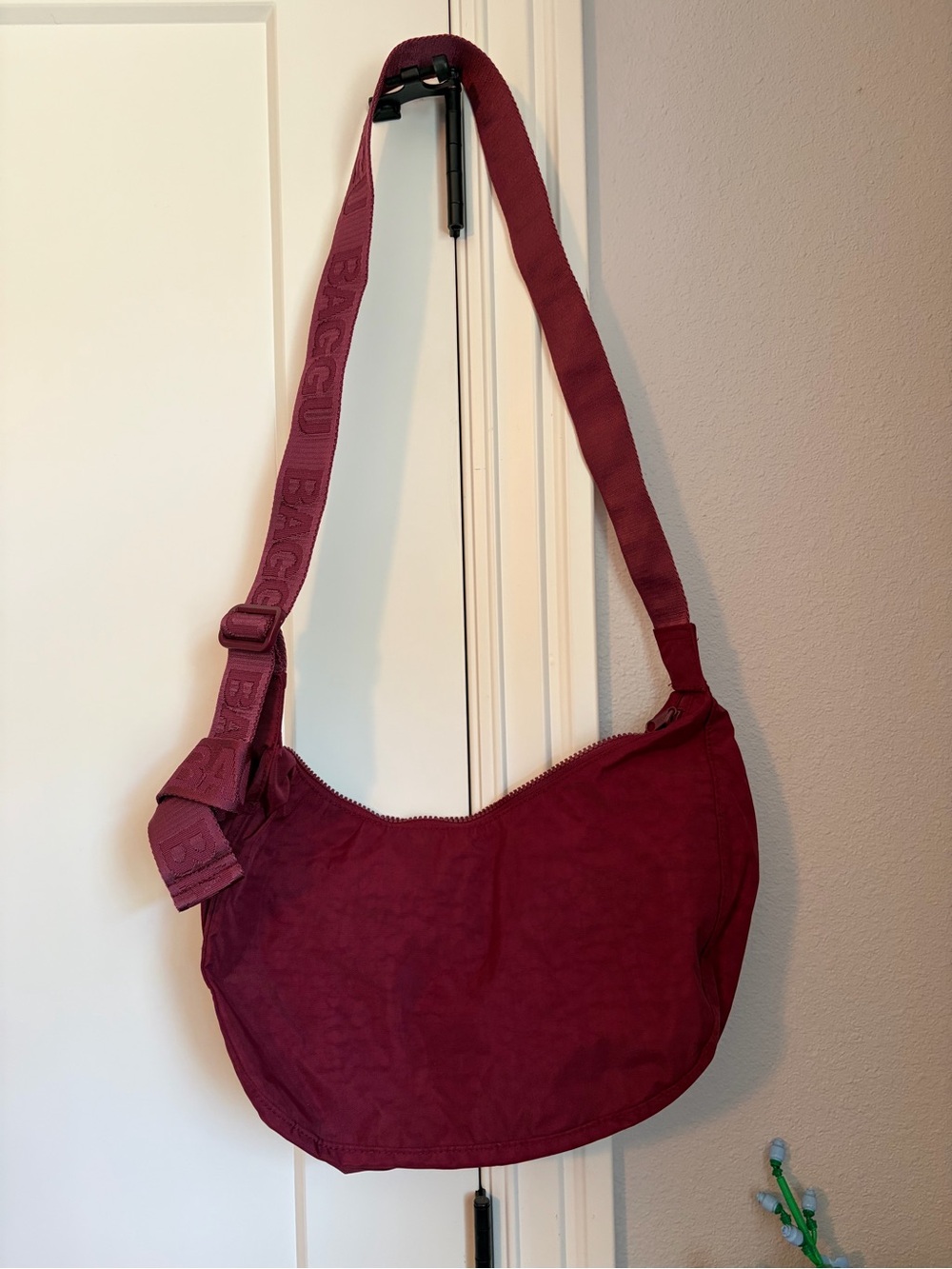 Baggu Crescent Oxblood - Picture 2 of 3